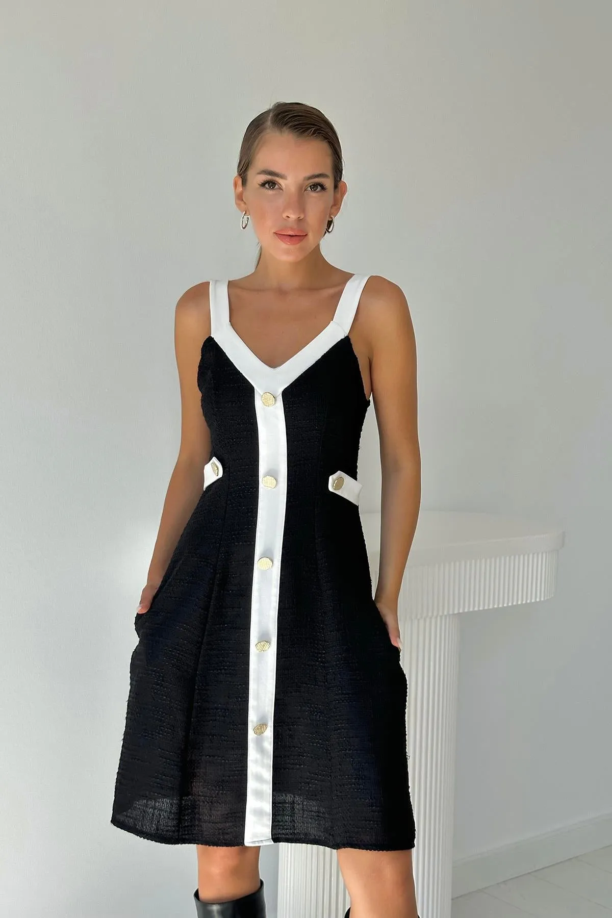 ELS Dress with Decorative Pocket - Black - West Hollywood