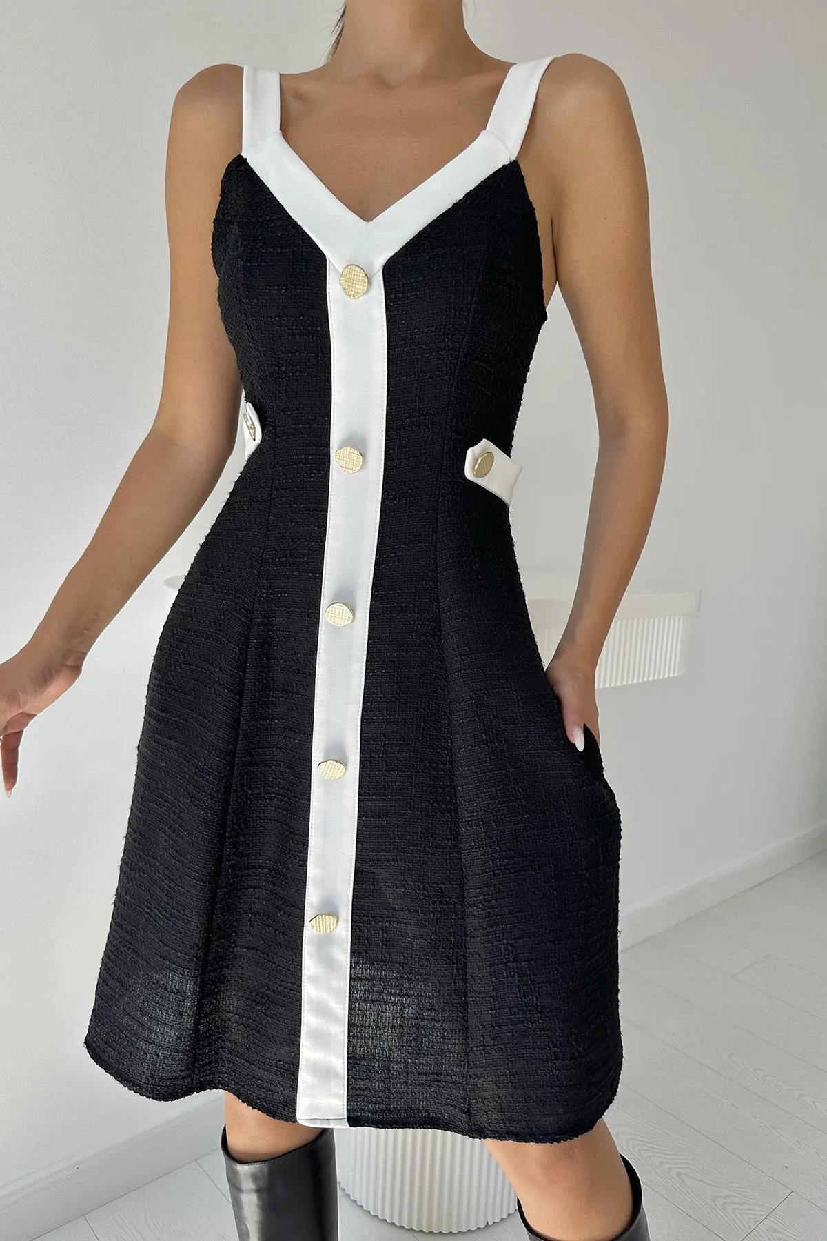 ELS Dress with Decorative Pocket - Black - West Hollywood