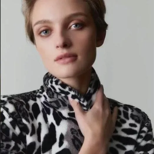 Natori Luxe Leopard 52" Robe in Black/White Print H74274